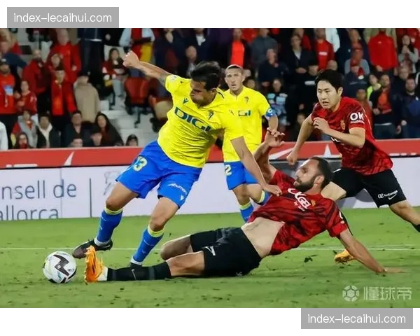 加的斯发布伤病报告，三名主力后卫将缺席本轮对阵马略卡的保级大战