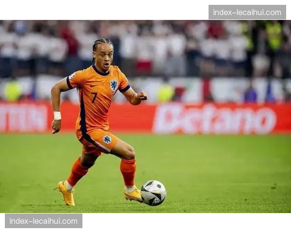 镜头下的哈维-西蒙斯：他的跑动是如何串联莱比锡进攻的