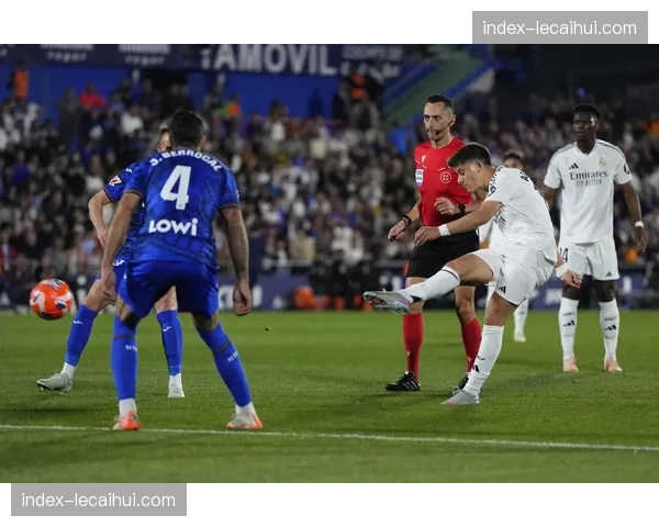 巴黎圣日耳曼4-2逆转尼斯，继续以10分优势领跑